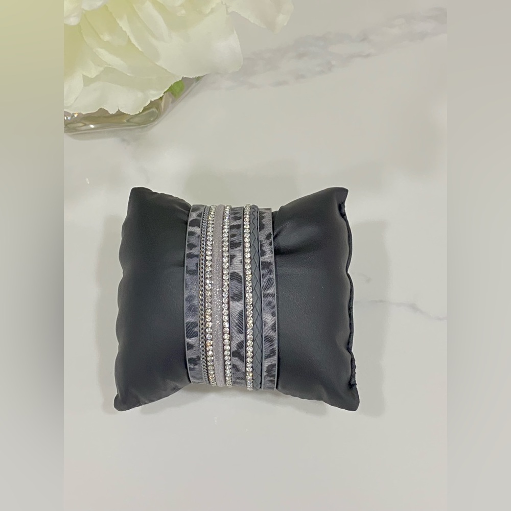 2/$25 💗NEW BLACK GRAY VEGAN LEATHER WOMEN CHAIN BEADS LEOPARD BANGLE BRACELET